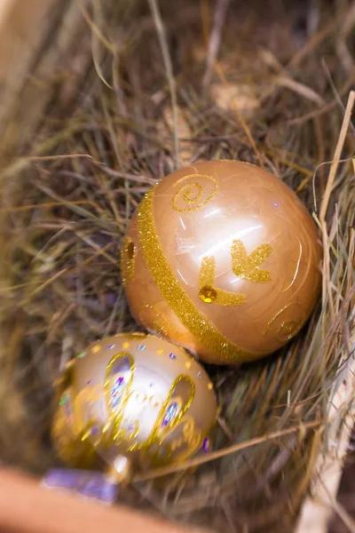 Tam sepeti Noel ağacı için farklı topları