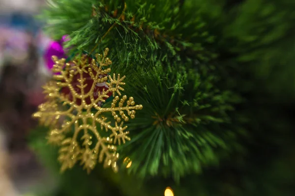 Christmas decoration with larke white snowflake on christmas tre — Stock Photo, Image