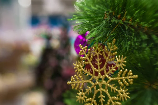 Christmas decoration with larke white snowflake on christmas tre — Stock Photo, Image