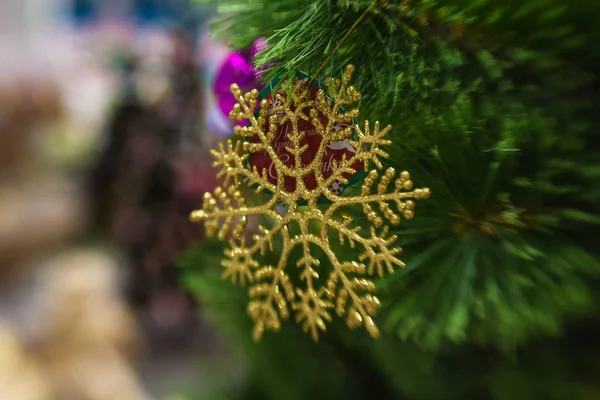 Christmas decoration with larke white snowflake on christmas tre — Stock Photo, Image