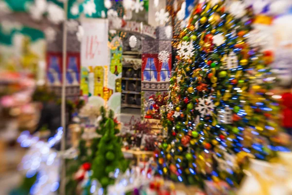 Tło i wakacje ozdoby choinkowe ze śniegiem, blu — Zdjęcie stockowe