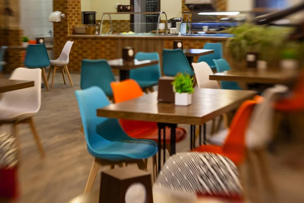 Modern café parlak renklerde iç