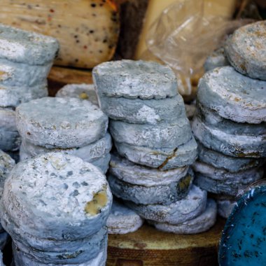 Fransız pazarında yassı keçi peyniri