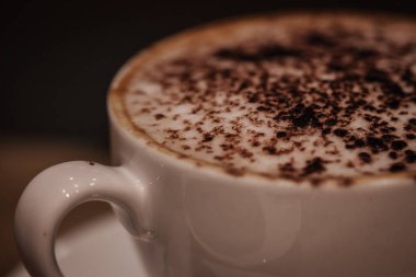 Bir fincan kapuçino Çikolatalı kahve