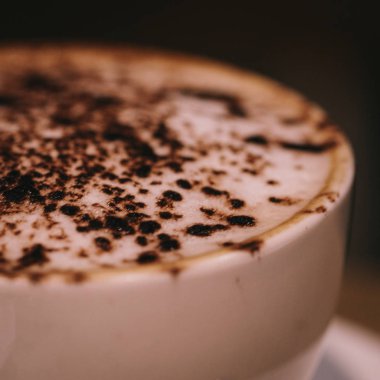 Bir fincan kapuçino Çikolatalı kahve