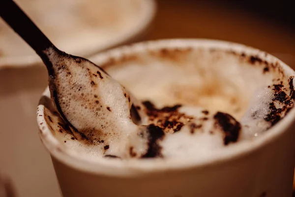 Taza de café capuchino aromático fresco —  Fotos de Stock