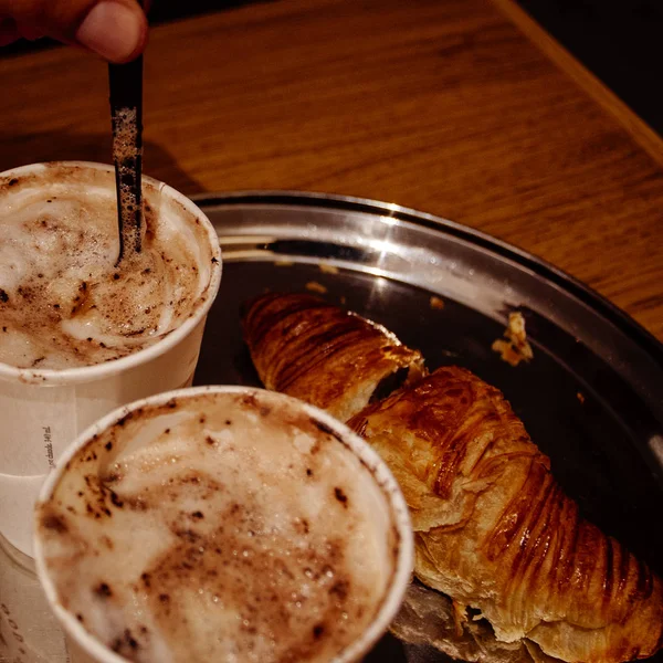 Fresh aromatic cappuchino with croissant — Stock Photo, Image