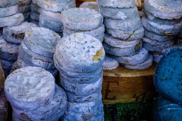 Queijo de cabra liso no mercado francês — Fotografia de Stock