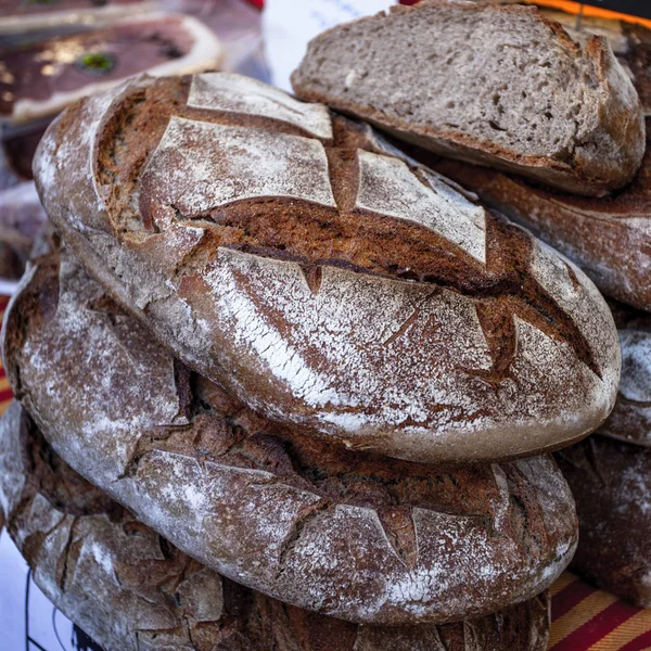 Pan gris francés fresco en el mercado — Foto de Stock