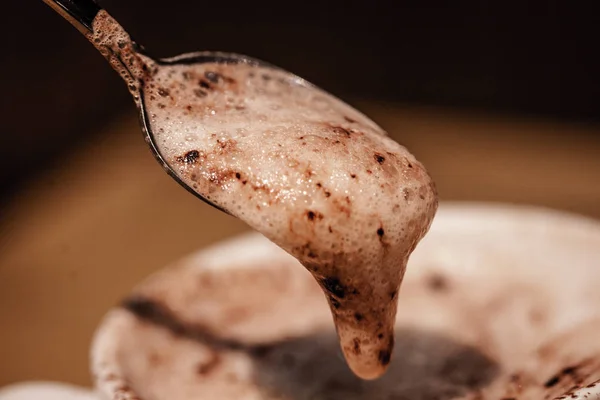 Xícara de café cappuccino com chocolate — Fotografia de Stock