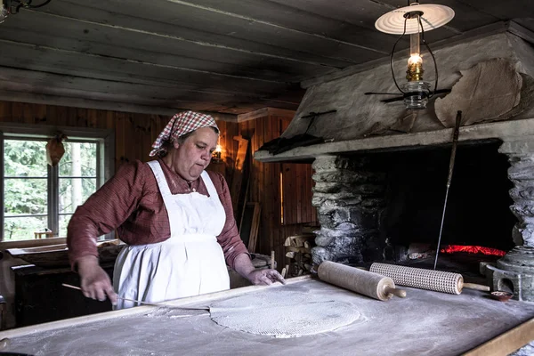 Vrouw demonstreren brood koken — Stockfoto