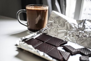 sabah eve yapılan kahve çikolata ile