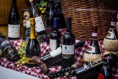 Paris, Fransa'da şarap dükkanı.