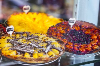 Pazarda Fransız hamur işleri görüntülemek