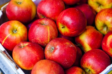 Marketten elma yakın çekim