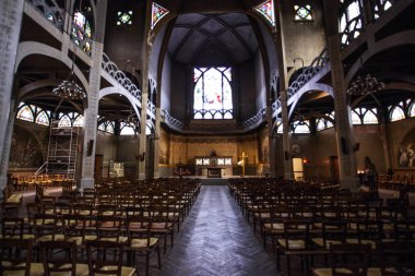  Saint Jean de Montmartre katedralin iç görünümü