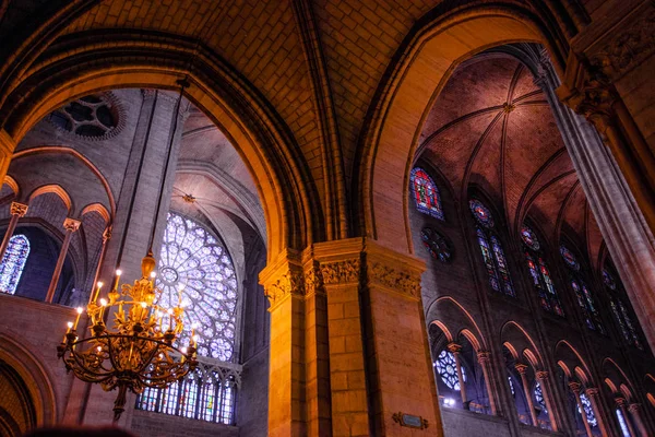 Notre Dame de Paris domkyrka interiör — Stockfoto