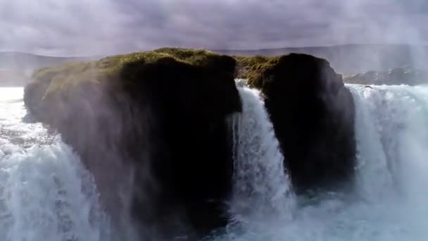 Удивительный Водопад Годафосс Исландии — стоковое видео