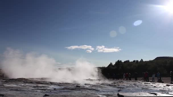 ストロックル ガイザー アイスランドでの噴火 — ストック動画