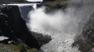 Gullfoss, ünlü İzlanda şelalesi, Altın Çember 'in bir parçası. Yaz mevsimi, güneşli bir gün. İzlanda, Avrupa.