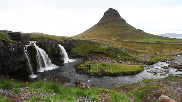 Kirkjufellsfoss Kirkjufell Het Noorden Van Ijsland Statisch Schot — Stockvideo