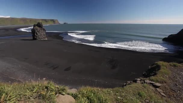 Bord Mer Islande Avec Sable Noir Rochers — Video