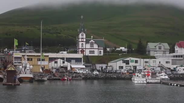 Húsavík Iceland Sierpnia 2017 Połowów Oglądania Łodzi Wielorybów Townscape Północnej — Wideo stockowe