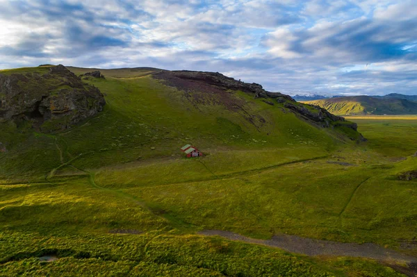 Lanscape i Island på solnedgång med drönare — Stockfoto