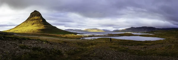 Kirkjufell en el norte de Islandia . — Foto de Stock