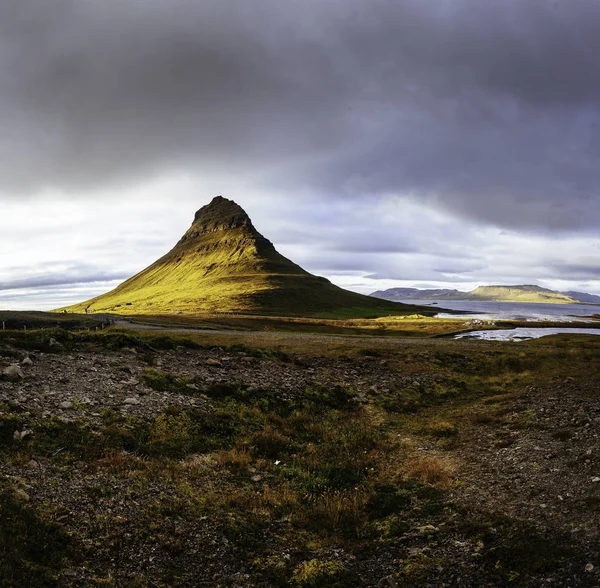 Kirkjufell in Noord-IJsland. — Stockfoto