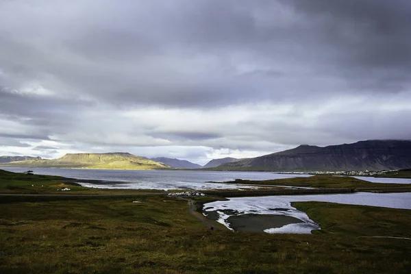 Kirkjufell στη Βόρεια Ισλανδία. — Φωτογραφία Αρχείου