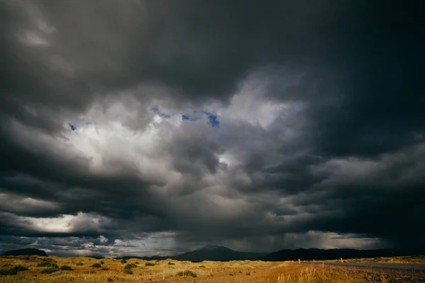 Nature de l'Islande, ciel dramatique et tempête — Photo