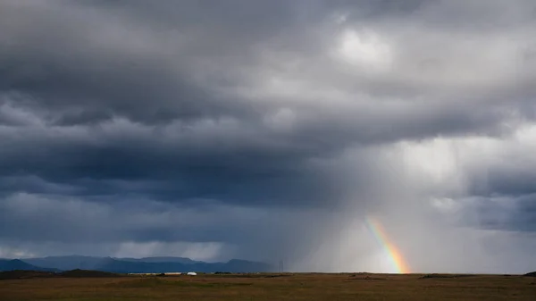 冰岛的性质, 戏剧性的天空和风暴 — 图库照片