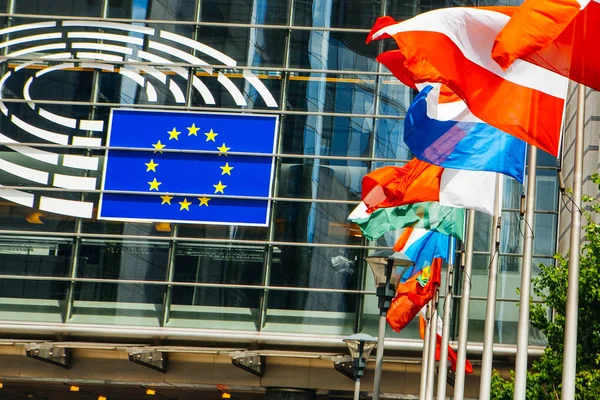 Bruselas Bélgica Mayo 2015 Oficinas Del Parlamento Europeo Banderas Europeas — Foto de Stock