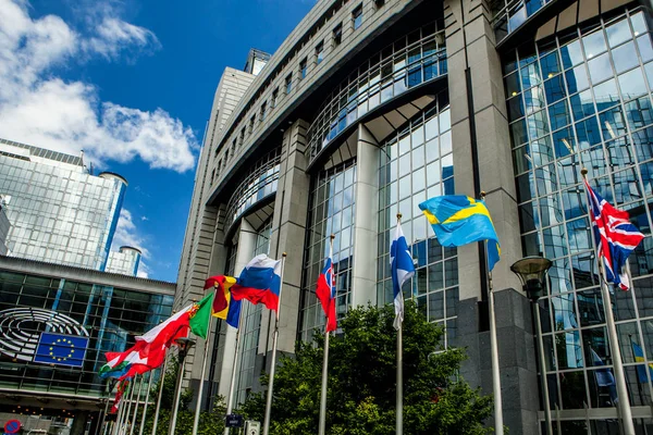 Bruselas Bélgica Mayo 2015 Oficinas Del Parlamento Europeo Banderas Europeas — Foto de Stock