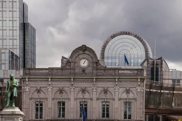 ブリュッセル ベルギー 2015 ベルギー ブリュッセルの欧州議会の建物の外観 それは の立法機能を演習します — ストック写真