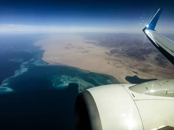 Vista para o mar vermelho do avião — Fotografia de Stock