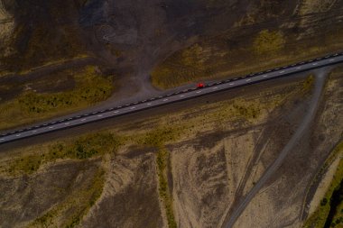 İzlanda 'nın peyzajları ve otoyolları insansız hava aracı ile alındı.