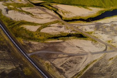 İzlanda 'nın peyzajları ve otoyolları insansız hava aracı ile alındı.
