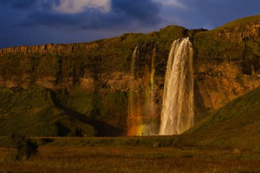 Seljalandsfoss şelale sırasında günbatımı, İzlanda