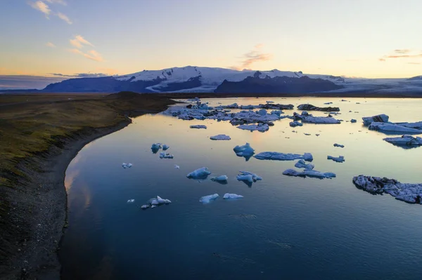 Glacier lagoon in Iceland suring the sunset — Stock Photo, Image