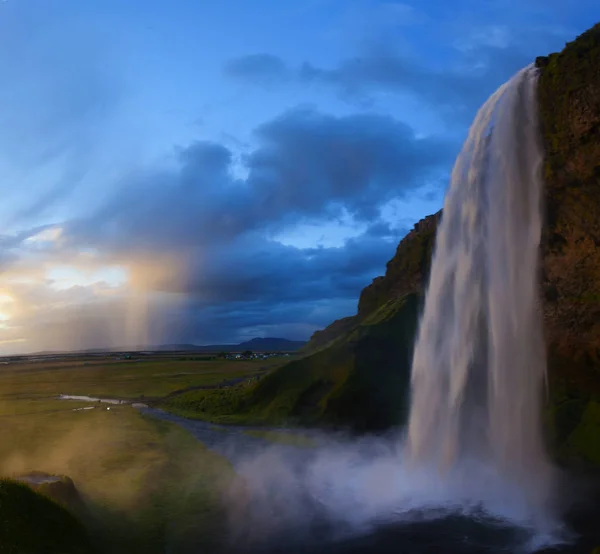Seljalandsfoss waterfall during the sunset, Iceland — Stock Photo, Image