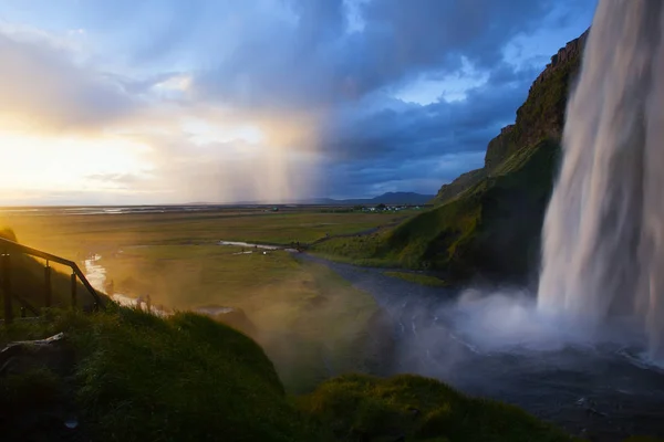 Seljalandsfoss 瀑布在日落期间, 冰岛 — 图库照片