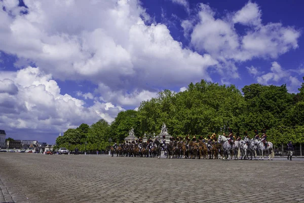 BRUSSELS, BELGIUM - May 20, 2018: Belgian Cavalry starts defile — 스톡 사진