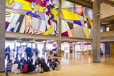 Tel Aviv, İsrail - 15 Aralık 2018: Tel Aviv Sanat Müzesi Tasarım Fuarı