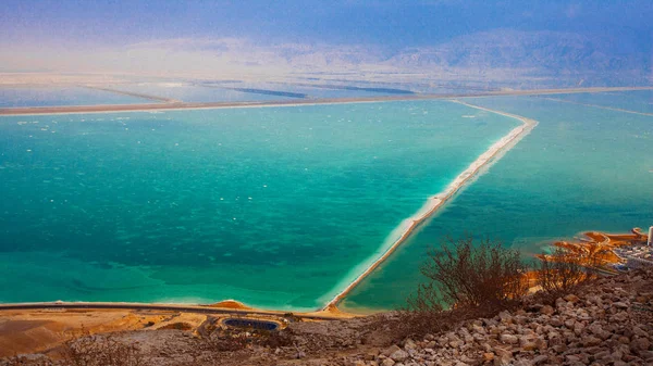イスラエルのEin Bokek近くの砂漠からの死海の景色 — ストック写真