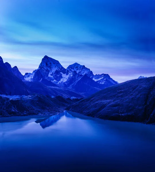 Vue nocturne du lac de Gokyo — Photo