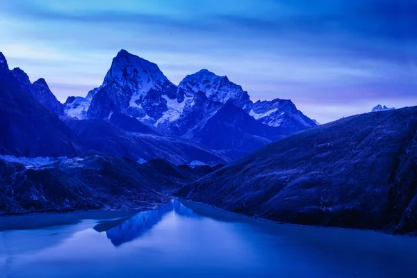 Vista nocturna del lago Gokyo — Foto de Stock