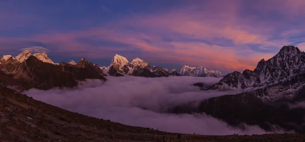 Zachód słońca nad jeziorami Gokyo, od góry Gokyo RI — Zdjęcie stockowe