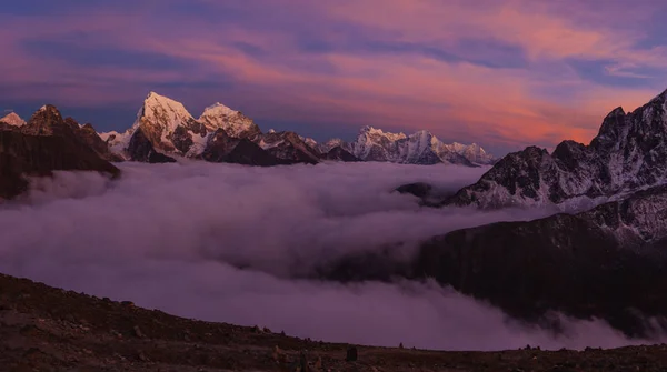 Tramonto sopra i laghi Gokyo, dalla montagna Gokyo Ri — Foto Stock